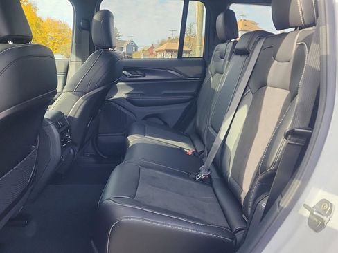 New 2025 Jeep Grand Cherokee Altitude image 14