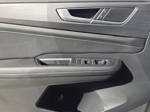 New 2026 Volkswagen Atlas Cross Sport SE image 18