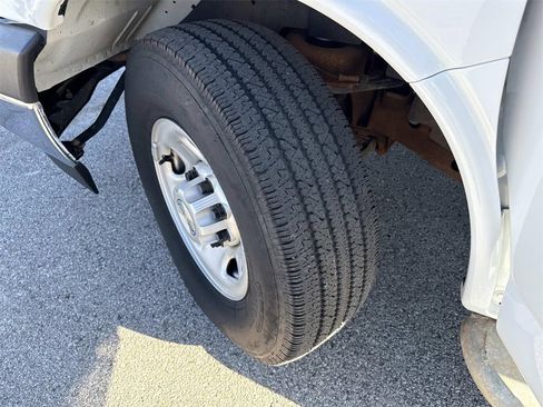 Used 2024 Chevrolet Express 2500 w/ Driver Convenience Package image 28