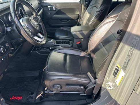 Used 2023 Jeep Wrangler Unlimited Sahara w/ Cold Weather Group image 10