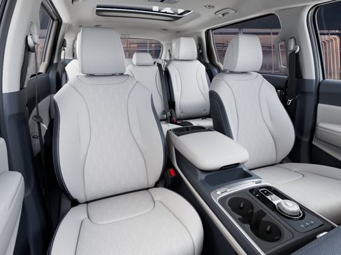New 2027 Kia Carnival SX FWD image 15