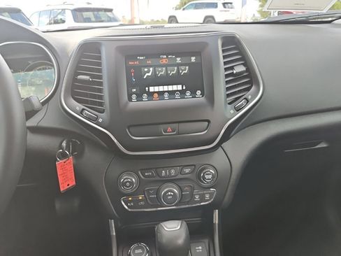 Used 2020 Jeep Cherokee Latitude AWD/4WD image 29