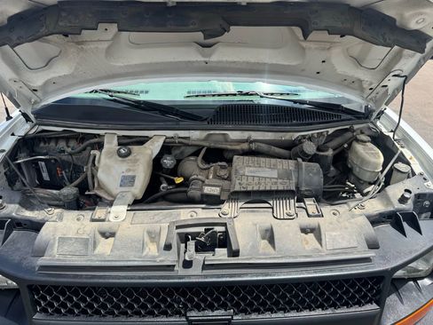 Used 2017 Chevrolet Express 3500 Extended image 34