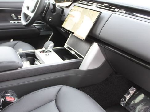 New 2026 Land Rover Range Rover SE image 24