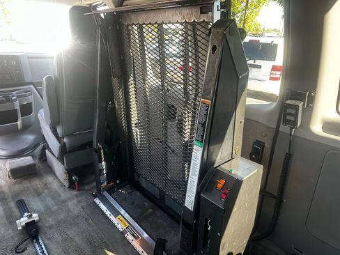 Used 2011 Ford E-350 and Econoline 350 XLT image 23