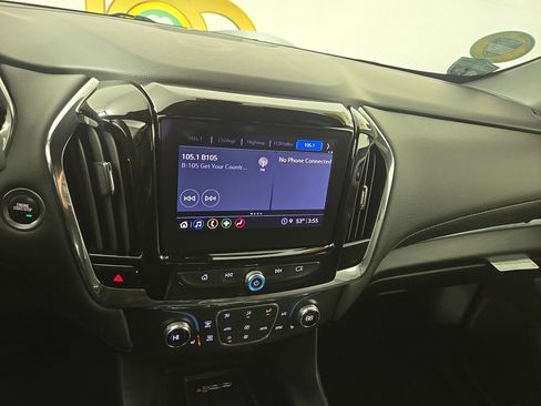 Used 2023 Chevrolet Traverse LT w/ Rear Camera Mirror Package image 23
