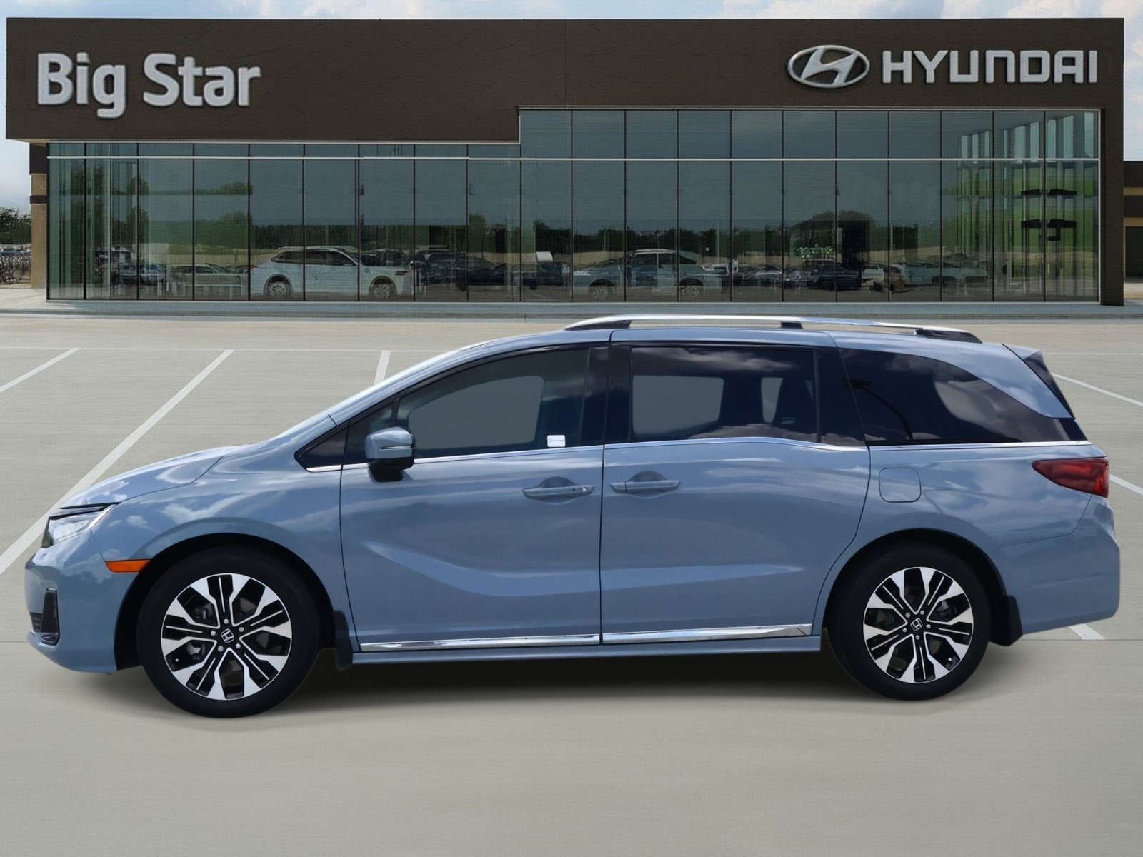 Used 2025 Honda Odyssey Elite image 2