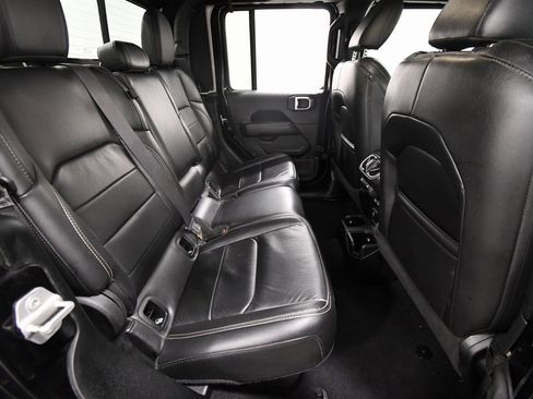 Used 2020 Jeep Gladiator Overland w/ Uconnect 4C Nav & Sound Group image 16