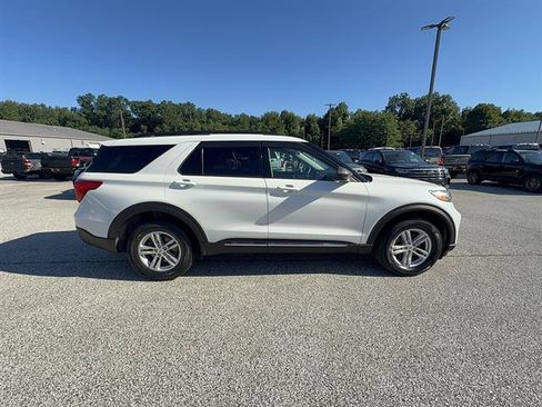 Certified 2023 Ford Explorer XLT w/ Equipment Group 202A AWD/4WD image 8