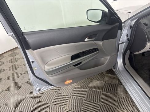 Used 2010 Honda Accord EX-L image 9