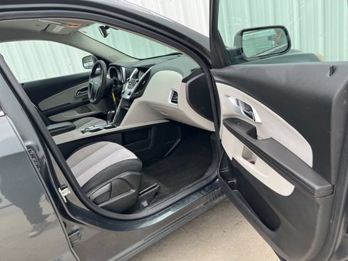 Used 2017 Chevrolet Equinox LS FWD image 15