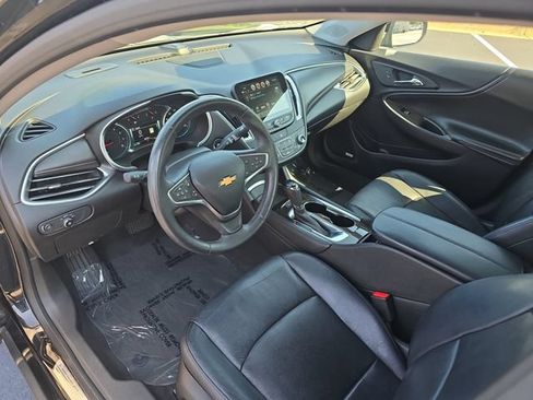 Used 2018 Chevrolet Malibu Premier w/ Driver Confidence Package FWD image 17
