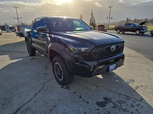 Used 2025 Toyota Tacoma TRD Off-Road image 8