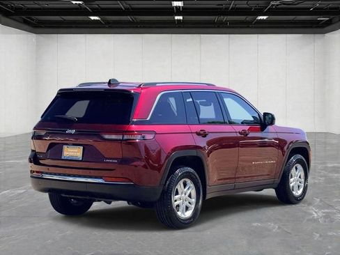 Certified 2023 Jeep Grand Cherokee Laredo w/ Luxury Tech Group I AWD/4WD image 5