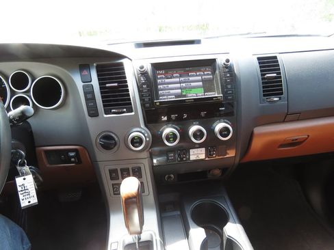 Used 2010 Toyota Sequoia Platinum AWD/4WD image 27