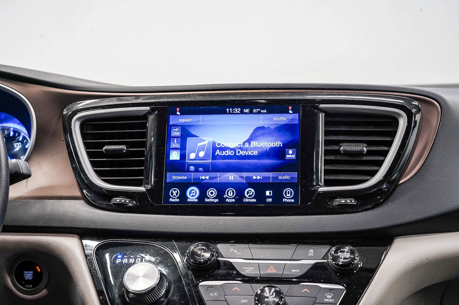 Used 2017 Chrysler Pacifica Touring FWD image 14