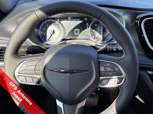 New 2026 Chrysler Pacifica Select image 13