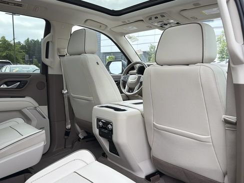 Used 2021 GMC Yukon Denali w/ Denali Premium Package AWD/4WD image 14
