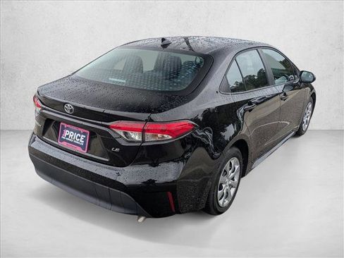 Used 2025 Toyota Corolla LE image 5