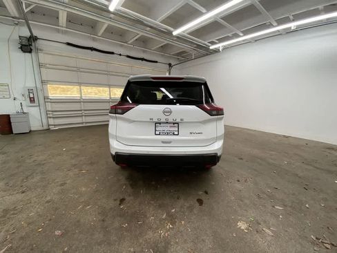 Used 2024 Nissan Rogue SV image 5