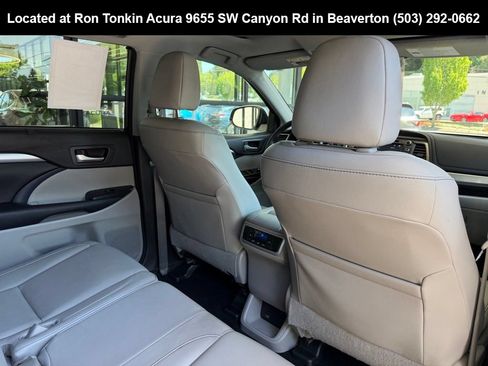 Used 2016 Toyota Highlander XLE AWD/4WD image 29