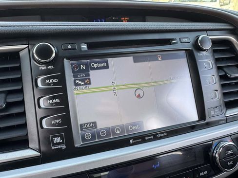 Used 2018 Toyota Highlander Limited image 32