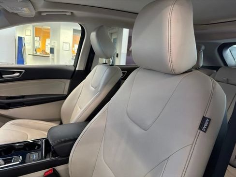 Used 2020 Ford Edge Titanium FWD image 15