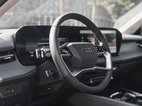 Certified 2026 Audi Q3 quattro 2.0T AWD/4WD image 7