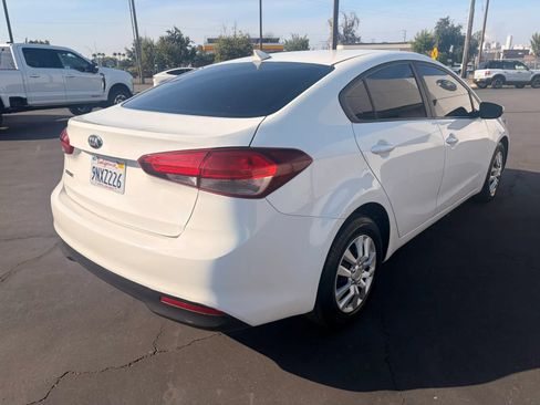 Used 2017 Kia Forte LX FWD image 2