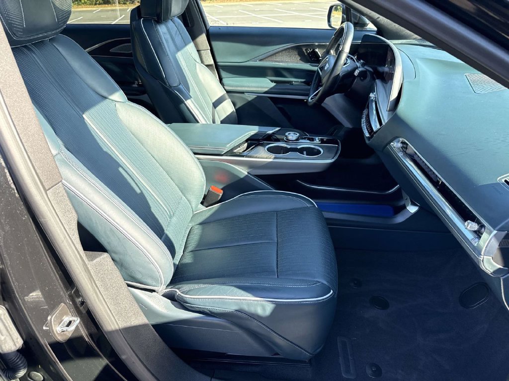 Used 2024 Cadillac Lyriq Luxury w/ Nappa Leather Package AWD/4WD image 7
