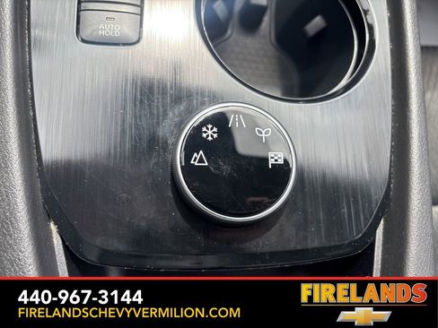 Used 2024 Nissan Rogue SV image 3