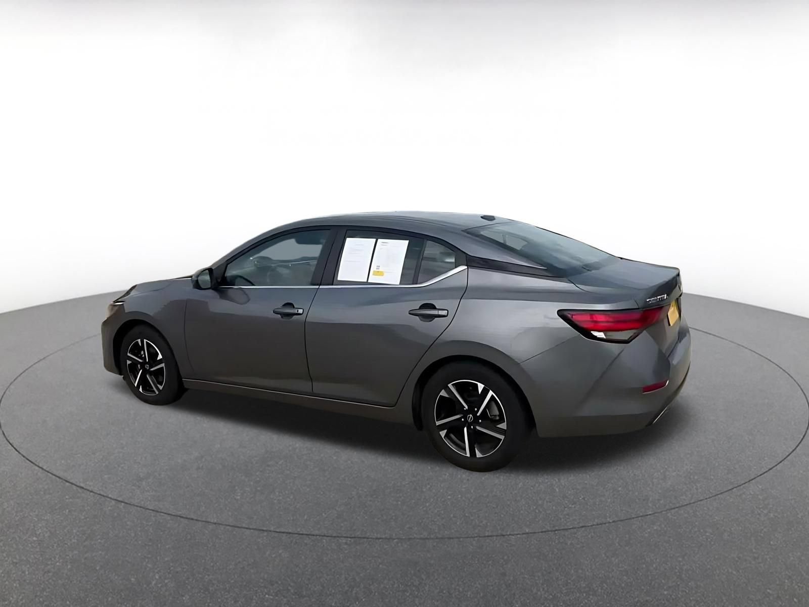 Used 2025 Nissan Sentra SV FWD image 9