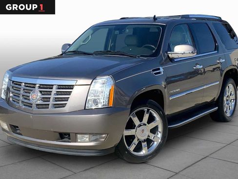 Used 2014 Cadillac Escalade Luxury RWD image 1