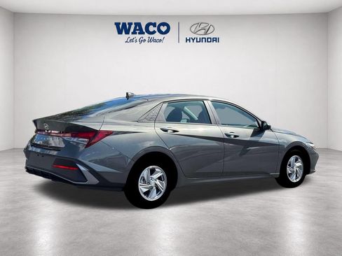 Used 2026 Hyundai Elantra SE FWD image 10