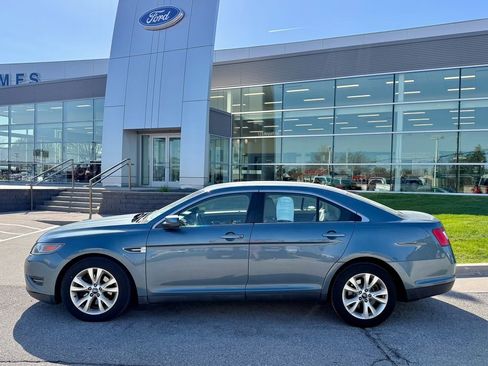 Used 2010 Ford Taurus SEL image 3