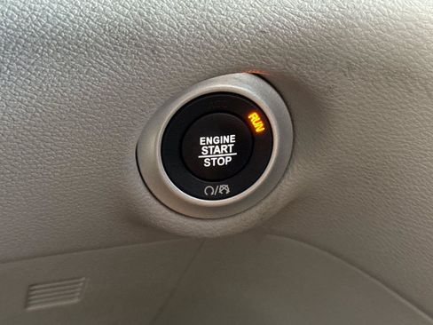 Certified 2022 Chrysler Voyager LX FWD image 24