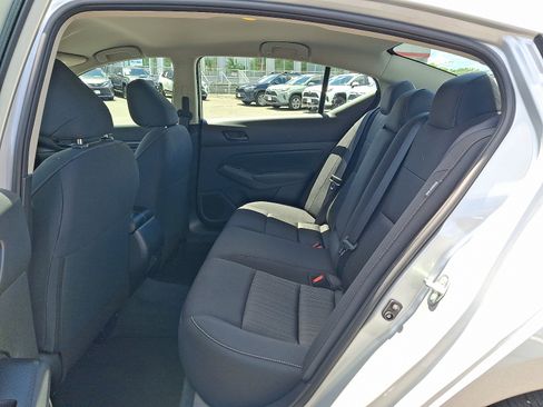 Used 2025 Nissan Altima 2.5 S FWD image 11