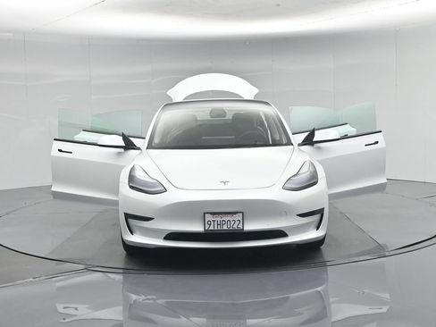 Used 2022 Tesla Model 3 Long Range AWD/4WD image 27