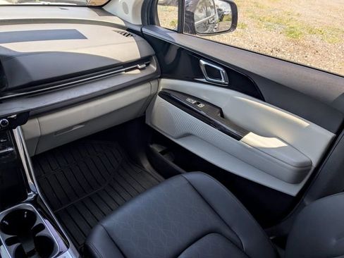 Certified 2024 Kia Carnival SX FWD image 25