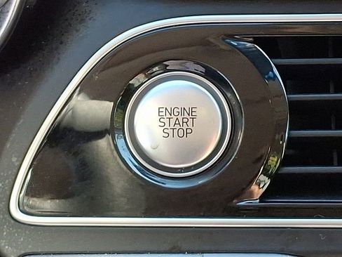 Used 2023 Genesis G70 2.0T image 23