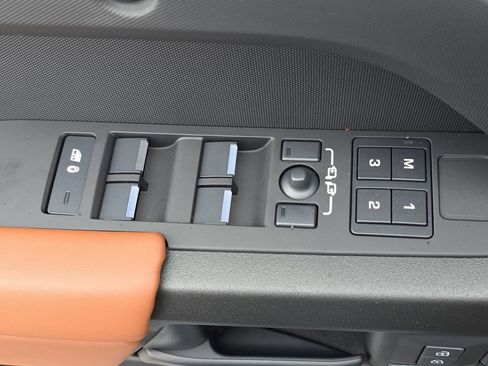 New 2026 Land Rover Defender 110 OCTA AWD/4WD image 28