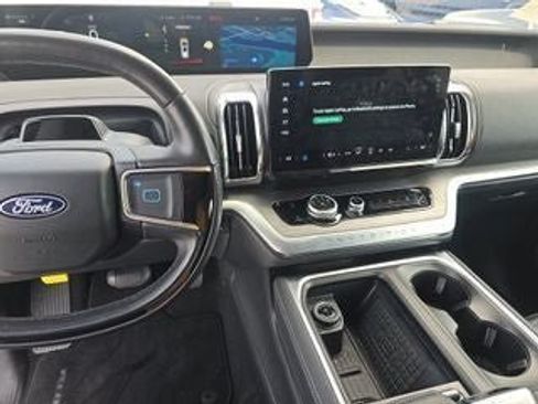 Used 2025 Ford Expedition Max Platinum AWD/4WD image 15