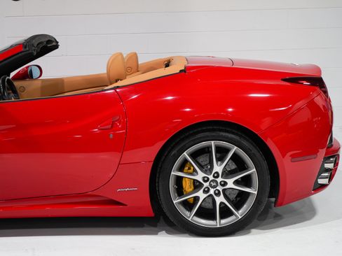 Used 2009 Ferrari California RWD image 31
