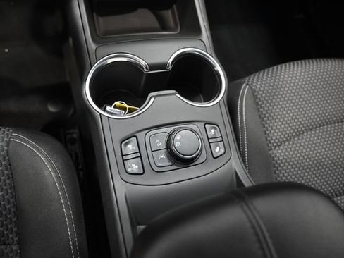 Used 2022 GMC Terrain SLE w/ Driver Convenience Package FWD image 19