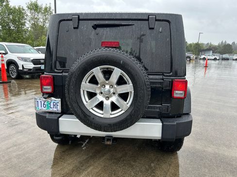 Used 2012 Jeep Wrangler Sahara w/ Connectivity Group AWD/4WD image 5