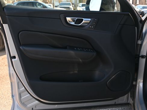 Used 2025 Volvo XC60 B5 Plus image 28