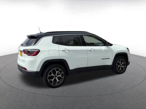Used 2025 Jeep Compass Limited image 15