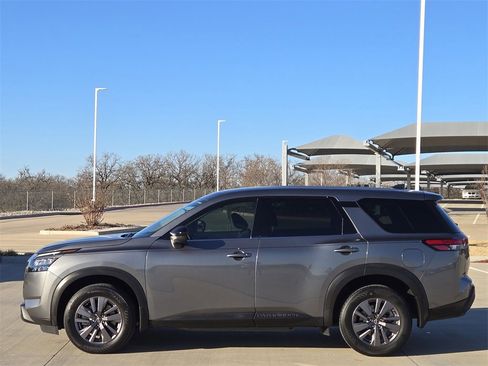 Used 2023 Nissan Pathfinder S image 4