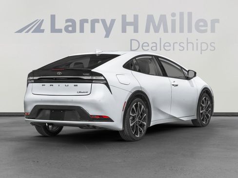 Used 2024 Toyota Prius Prime Premium image 2