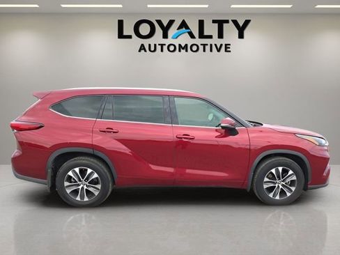Used 2022 Toyota Highlander XLE image 6